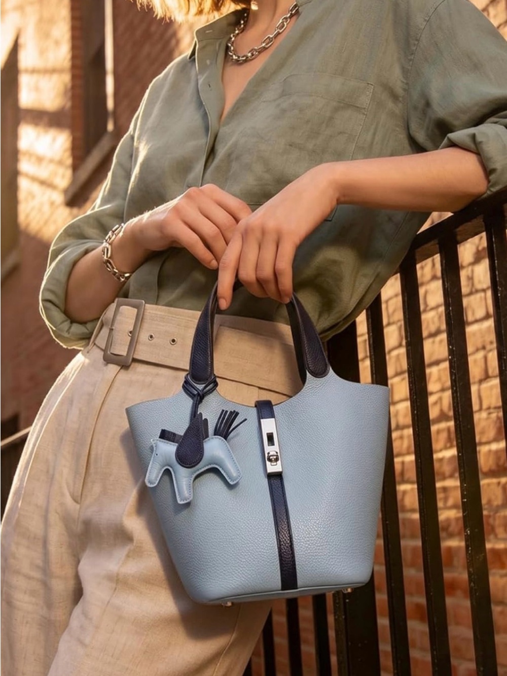Kadynow Tote Bag w Pony Charm, Top Handles, Silver Turnlock, NWOT CUTE & CLEAN💙